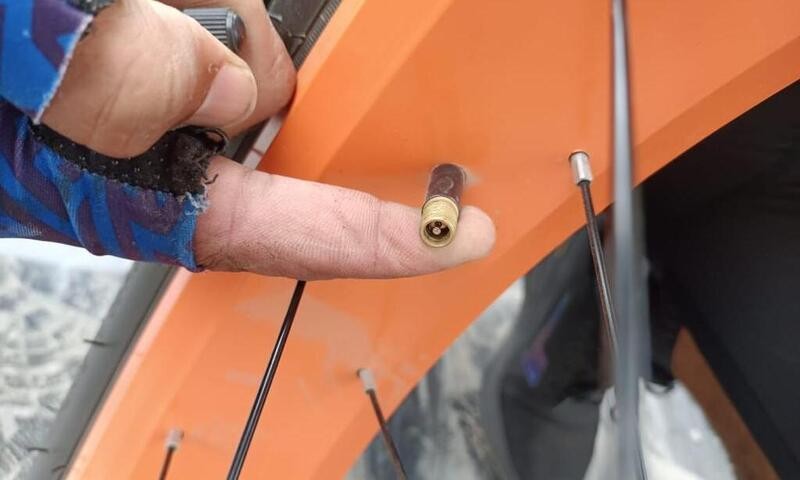 schrader valve leaking bike